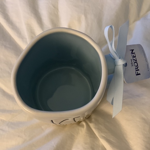 Rae Dunn Disney’s Frozen Elsa ‘Ice Queen’ mug - Picture 4 of 4